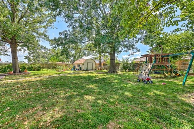 1402 S Countrywood Place, Rogers, AR 72758