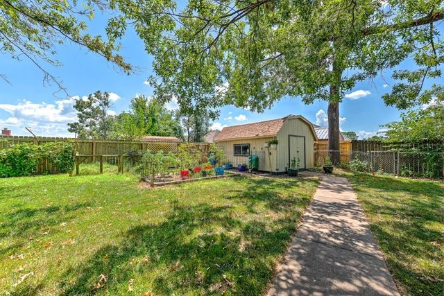 1402 S Countrywood Place, Rogers, AR 72758