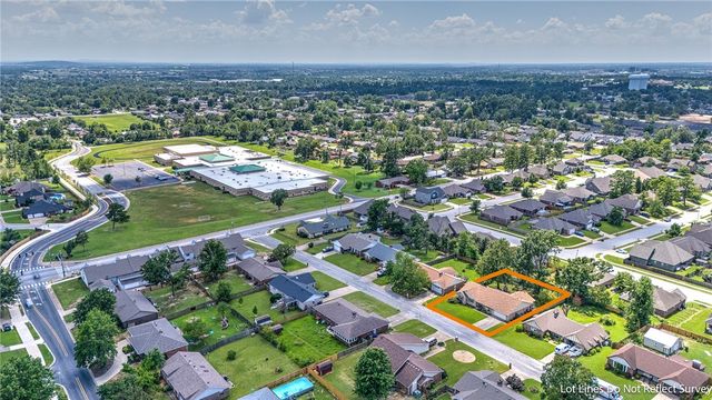 1402 S Countrywood Place, Rogers, AR 72758
