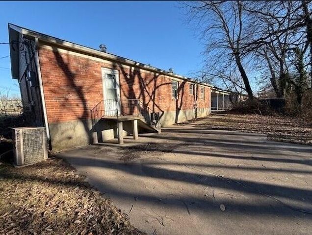 2909 W HENLEY DR, Columbia, MO 65202