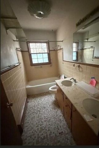 2909 W HENLEY DR, Columbia, MO 65202