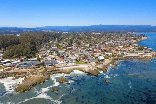 1099 38th Avenue, Santa Cruz, CA 95062