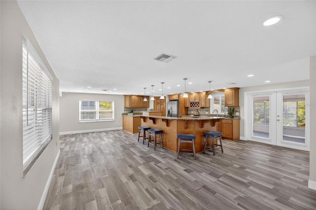 827 SEABREEZE DRIVE, Ruskin, FL 33570