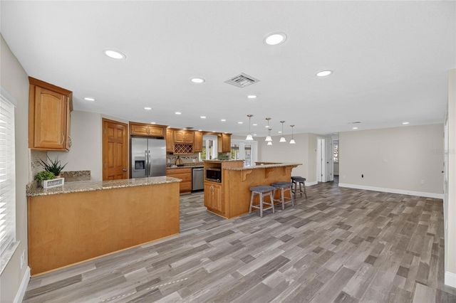 827 SEABREEZE DRIVE, Ruskin, FL 33570