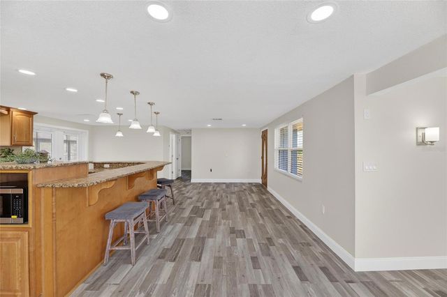 827 SEABREEZE DRIVE, Ruskin, FL 33570