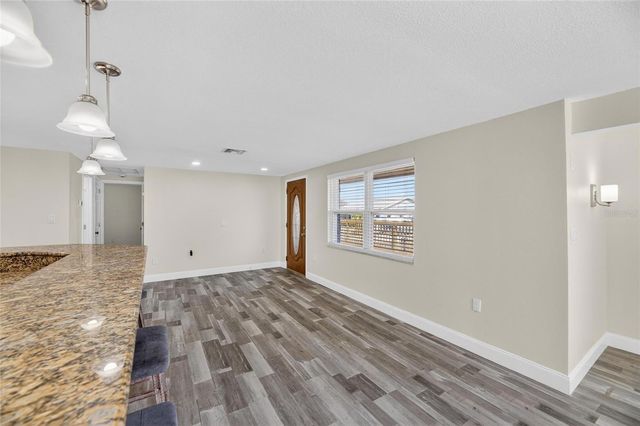 827 SEABREEZE DRIVE, Ruskin, FL 33570