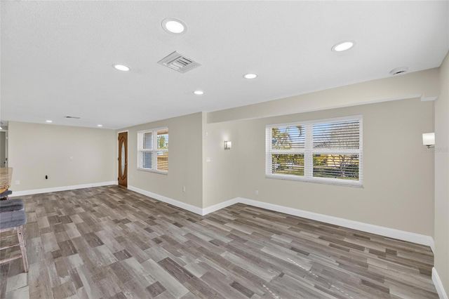 827 SEABREEZE DRIVE, Ruskin, FL 33570