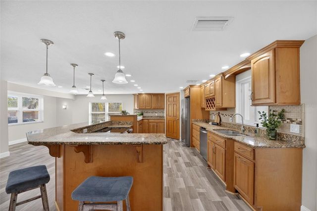 827 SEABREEZE DRIVE, Ruskin, FL 33570