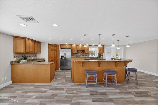 827 SEABREEZE DRIVE, Ruskin, FL 33570