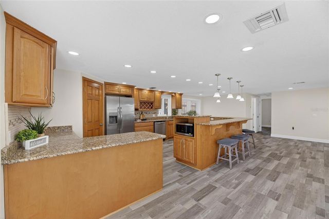 827 SEABREEZE DRIVE, Ruskin, FL 33570