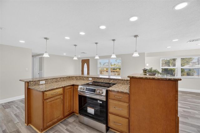 827 SEABREEZE DRIVE, Ruskin, FL 33570