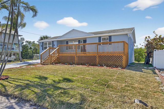 827 SEABREEZE DRIVE, Ruskin, FL 33570