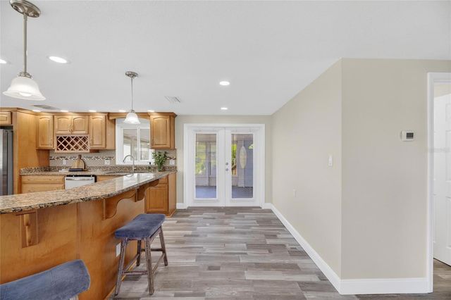 827 SEABREEZE DRIVE, Ruskin, FL 33570