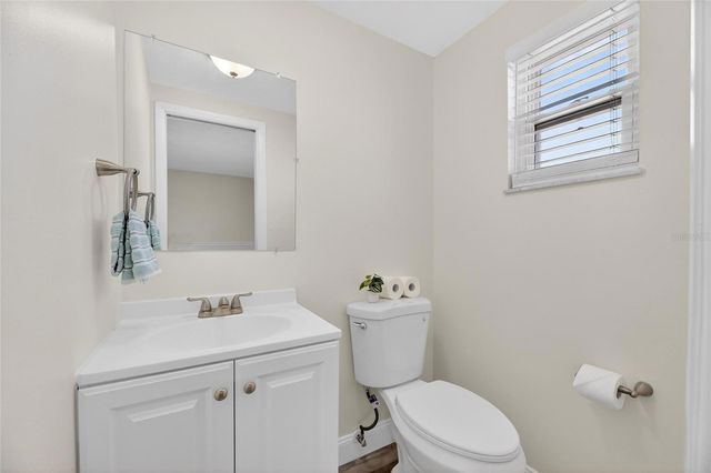 827 SEABREEZE DRIVE, Ruskin, FL 33570