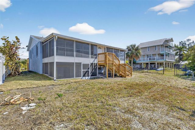 827 SEABREEZE DRIVE, Ruskin, FL 33570