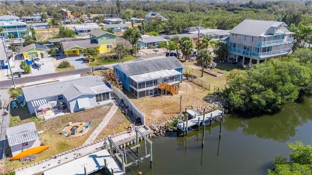 827 SEABREEZE DRIVE, Ruskin, FL 33570