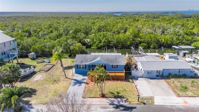 827 SEABREEZE DRIVE, Ruskin, FL 33570