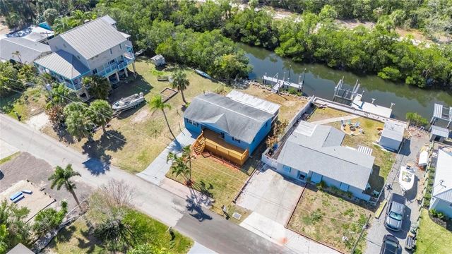 827 SEABREEZE DRIVE, Ruskin, FL 33570