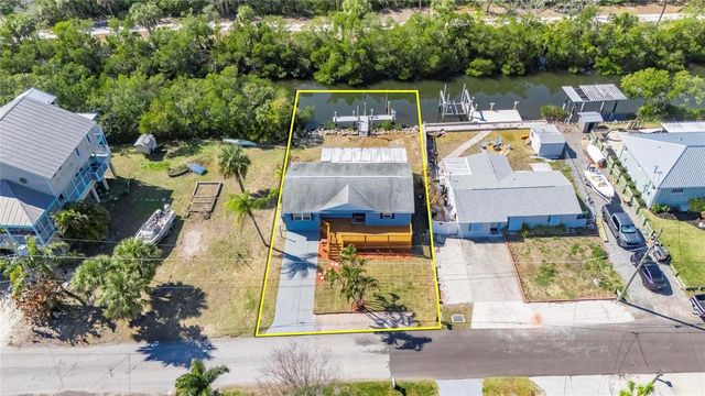 827 SEABREEZE DRIVE, Ruskin, FL 33570