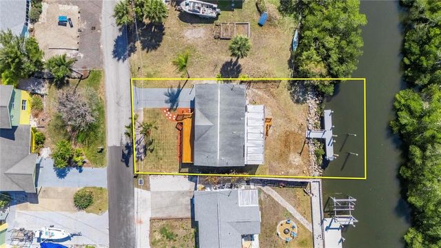 827 SEABREEZE DRIVE, Ruskin, FL 33570