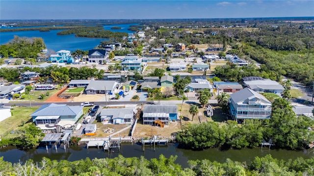 827 SEABREEZE DRIVE, Ruskin, FL 33570