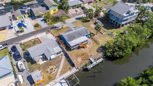 827 SEABREEZE DRIVE, Ruskin, FL 33570