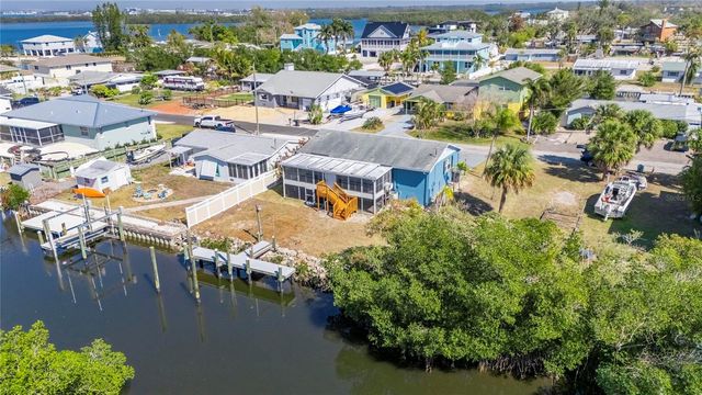 827 SEABREEZE DRIVE, Ruskin, FL 33570