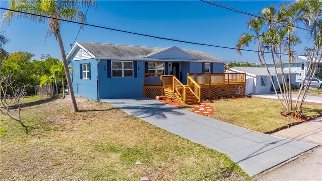 827 SEABREEZE DRIVE, Ruskin, FL 33570