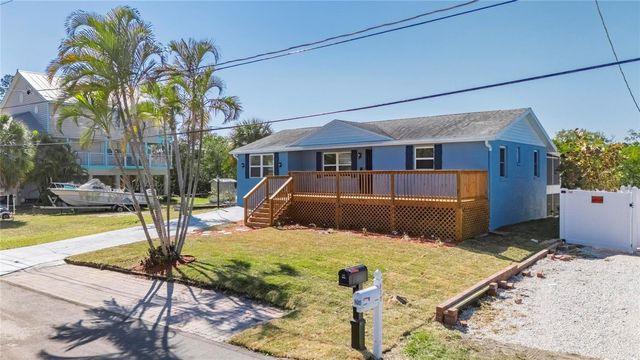 827 SEABREEZE DRIVE, Ruskin, FL 33570