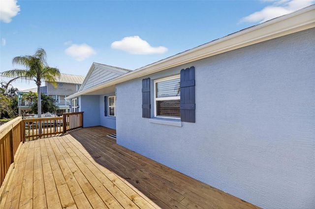 827 SEABREEZE DRIVE, Ruskin, FL 33570