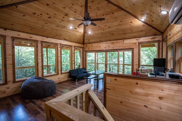 637 Cave Hollow Road, Campton, KY 41301