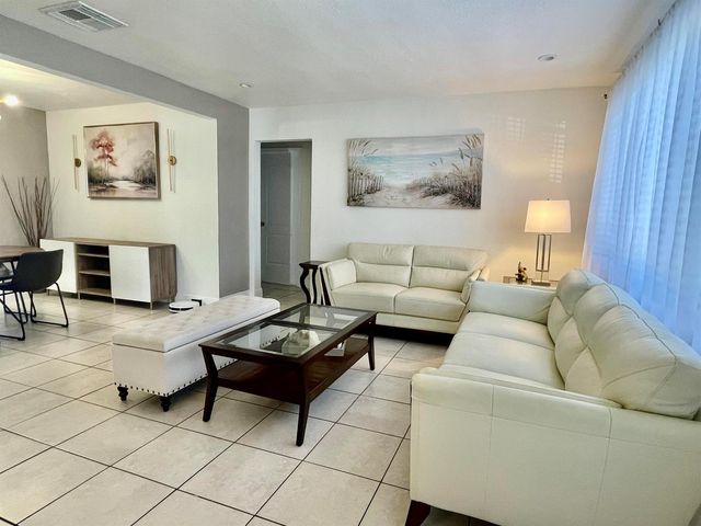 7661 Farragut Street, Hollywood, FL 33024