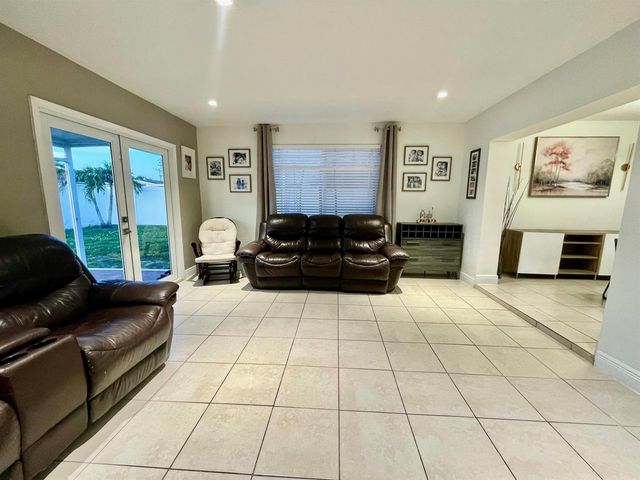7661 Farragut Street, Hollywood, FL 33024