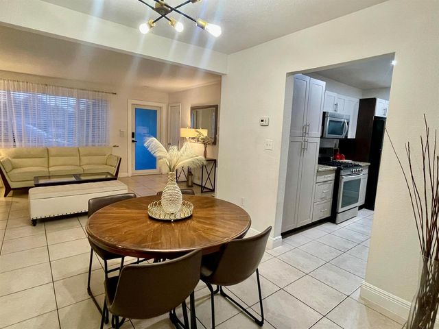7661 Farragut Street, Hollywood, FL 33024