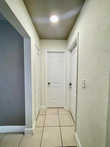 7661 Farragut Street, Hollywood, FL 33024