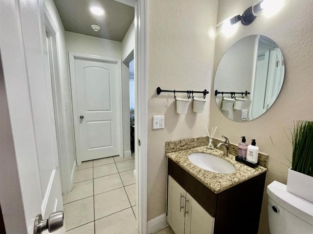 7661 Farragut Street, Hollywood, FL 33024