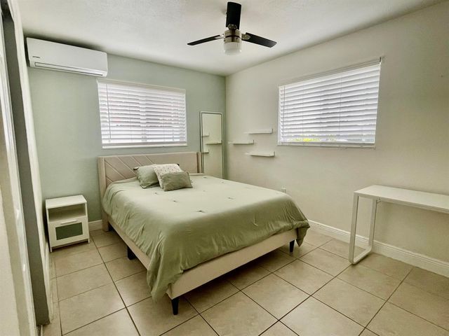 7661 Farragut Street, Hollywood, FL 33024