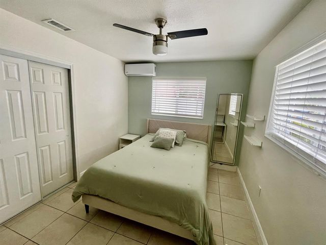 7661 Farragut Street, Hollywood, FL 33024