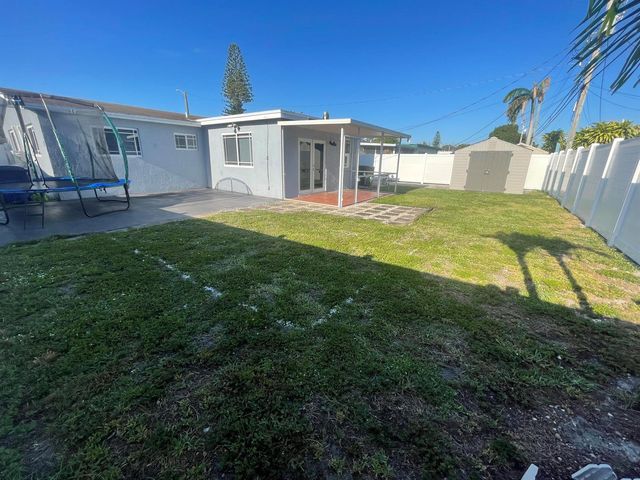 7661 Farragut Street, Hollywood, FL 33024