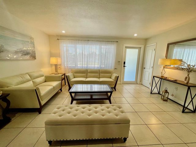 7661 Farragut Street, Hollywood, FL 33024