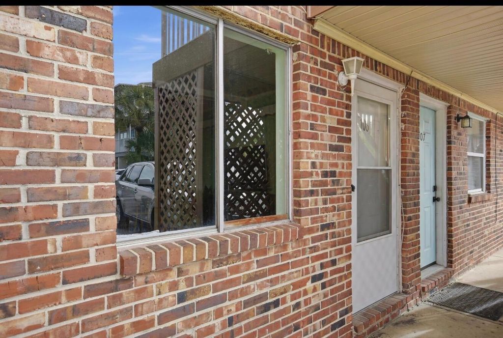 315 Bream. Ave Unit Avenue 106, Fort Walton Beach, FL 32548