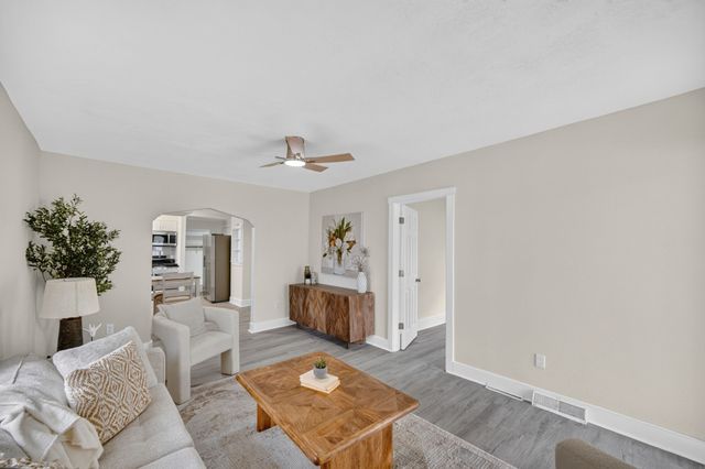 4110 2nd Avenue, Des Moines, IA 50313