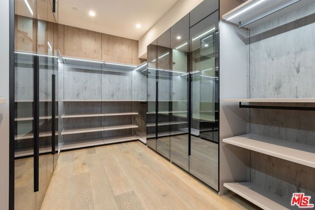 6361 Drexel Avenue, Los Angeles, CA 90048