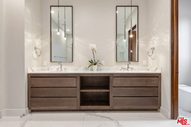 6361 Drexel Avenue, Los Angeles, CA 90048