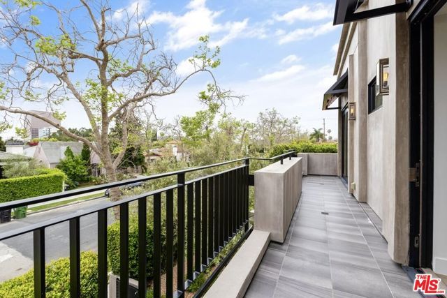 6361 Drexel Avenue, Los Angeles, CA 90048