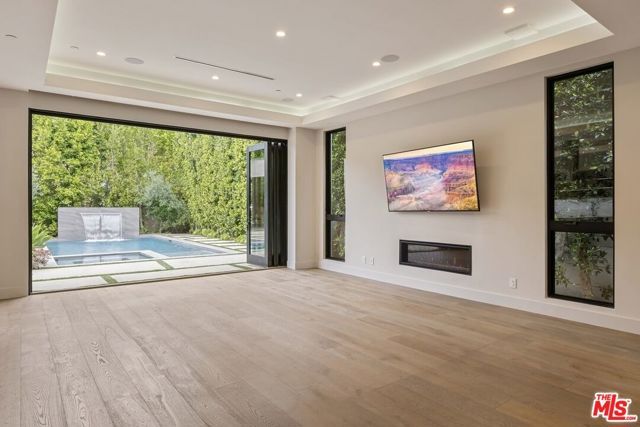 6361 Drexel Avenue, Los Angeles, CA 90048