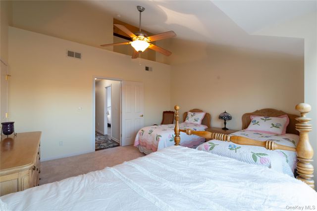 43 Putters Way, Middletown, NY 10940