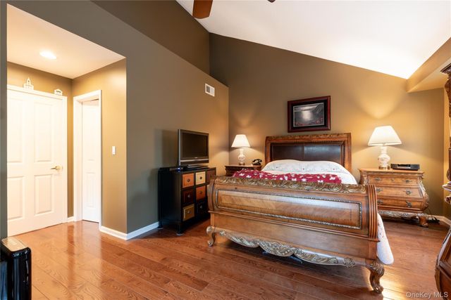 43 Putters Way, Middletown, NY 10940