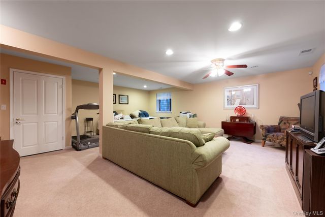 43 Putters Way, Middletown, NY 10940