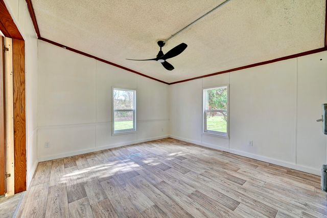 1030 Cross Road Pike, Corinth, KY 41010